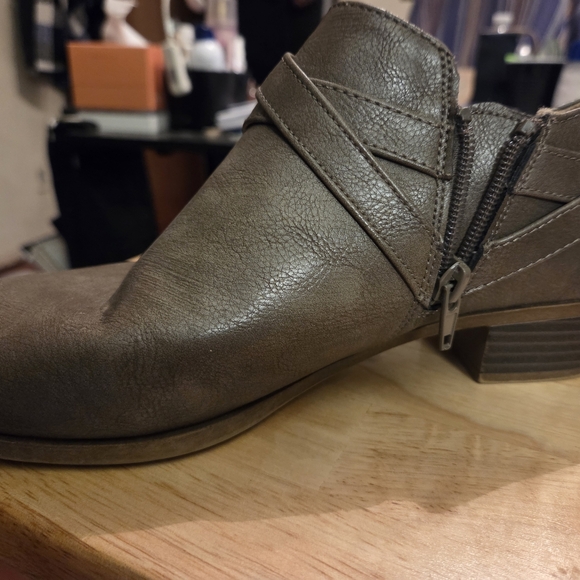 Life Stride Velocity 30 Women’s Buckle Accent Almond Toe Block Heel Bootie - Picture 13 of 15